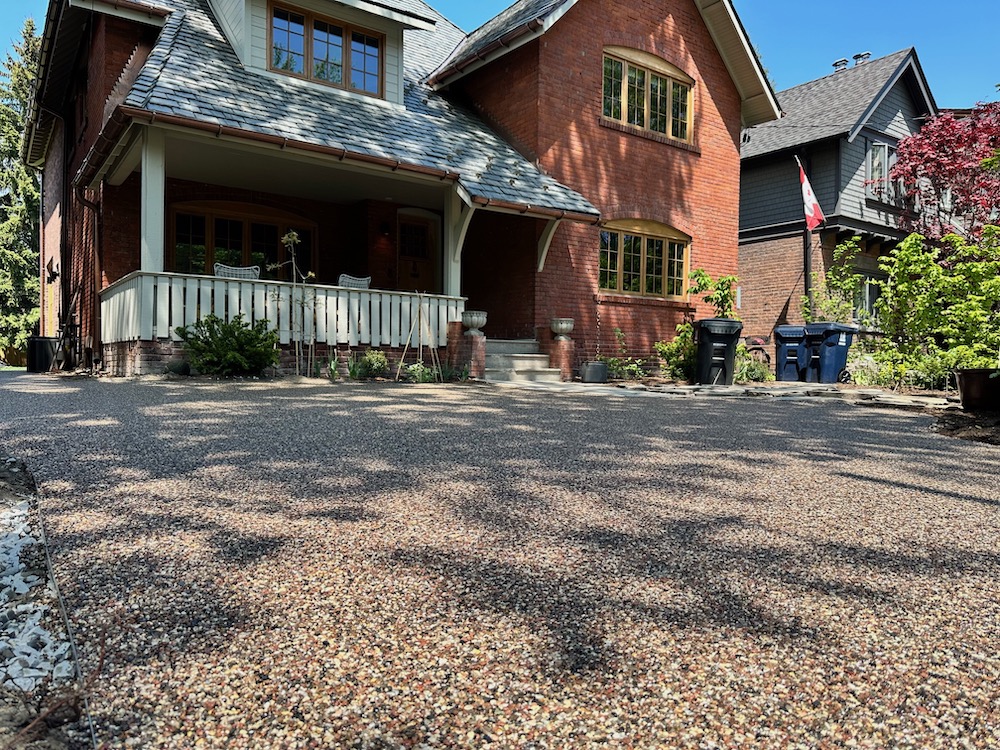 Permeable Driveway using Resin Bound Aggregate by Dream Pave